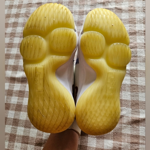 Nike LeBron Witness 5 White Light Zitron Youth Basketball Sneakers - Picture 6 of 8